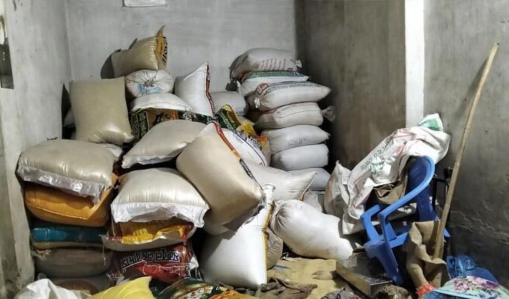চাল জব্দ 1757999537 দোকান থেকে সাড়ে সাত হাজার কেজি সরকারি চাল জব্দ