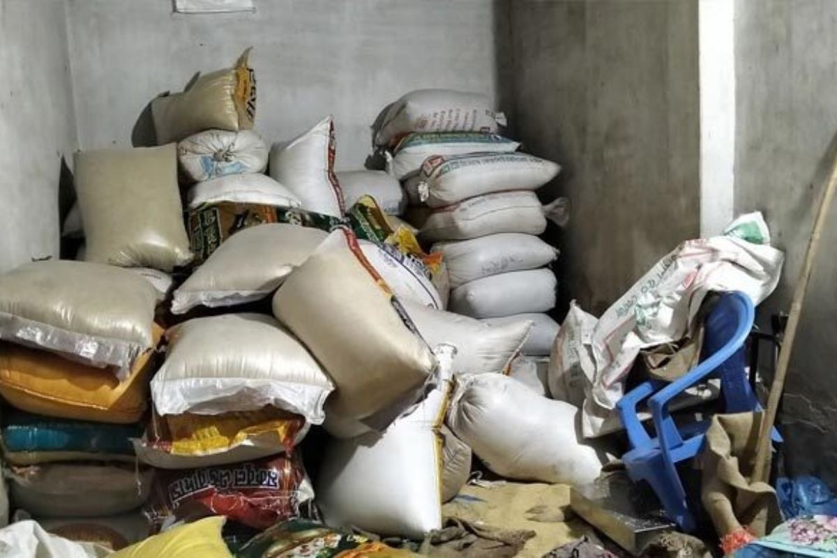 দোকান থেকে সাড়ে সাত হাজার কেজি সরকারি চাল জব্দ