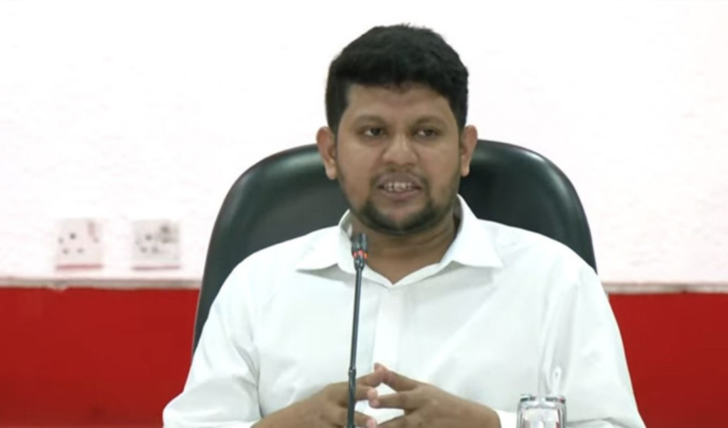 চেয়ার নিয়ে শঙ্কায় আছেন উপদেষ্টা মাহফুজ 4 চেয়ার নিয়ে শঙ্কায় আছেন উপদেষ্টা মাহফুজ 1759059015 চেয়ার নিয়ে শঙ্কায় আছেন উপদেষ্টা মাহফুজ
