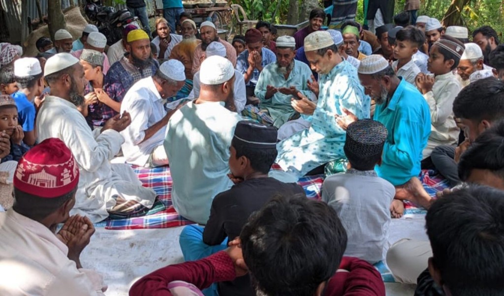 ছাগল চোরের হেদায়েত চেয়ে মিলাদ ও দোয়া মাহফিল 4 ছাগল চোরের হেদায়েত চেয়ে মিলাদ ও দোয়া মাহফিল 1758889469 ছাগল চোরের হেদায়েত চেয়ে মিলাদ ও দোয়া মাহফিল