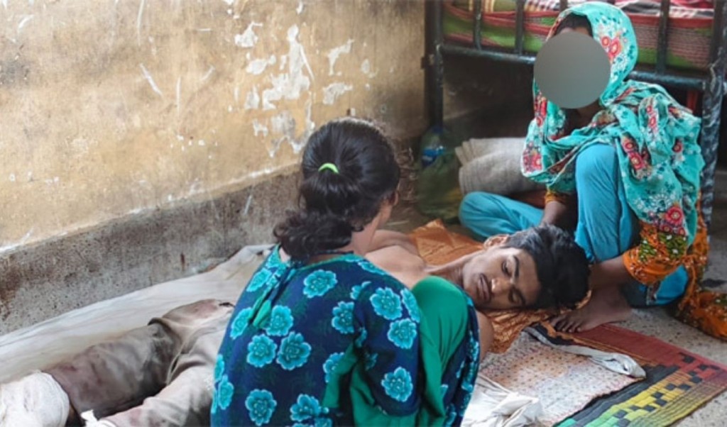ছিনতাইকারীর হাতে গুলিবিদ্ধ আরেক ছিনতাইকারী 3 ছিনতাইকারীর হাতে গুলিবিদ্ধ আরেক ছিনতাইকারী 1759153388 ছিনতাইকারীর হাতে গুলিবিদ্ধ আরেক ছিনতাইকারী