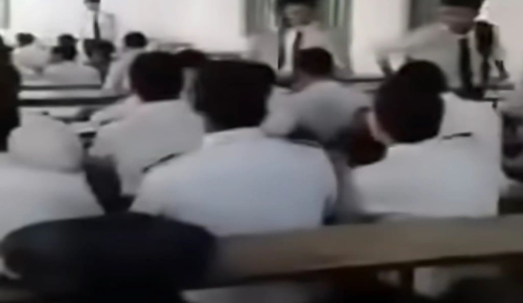 জয় বাংলা স্লোগানে শিক্ষার্থীদের উল্লাস ভিডিও ভাইরাল 1758956604 জয় বাংলা স্লোগানে শিক্ষার্থীদের উল্লাস, ভিডিও ভাইরাল