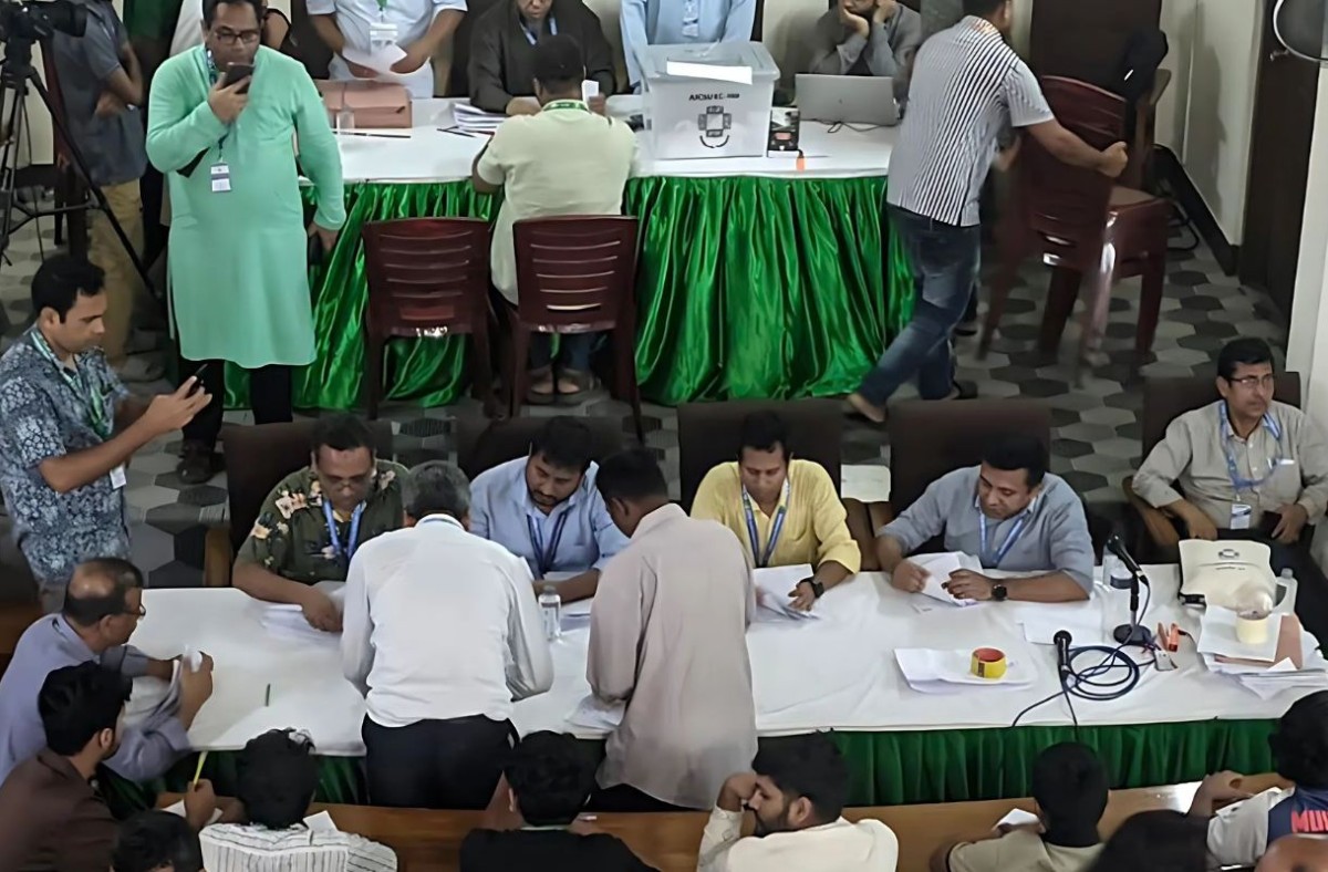 জাকসু নির্বাচন: এখনও চলছে ভোট গণনা
