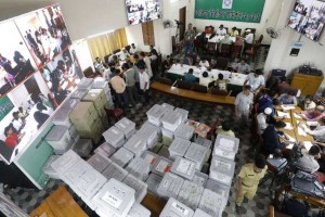 জাকসু হল সংসদের ভোট গণনা শেষ, কেন্দ্রীয় সংসদের গণনা শুরু