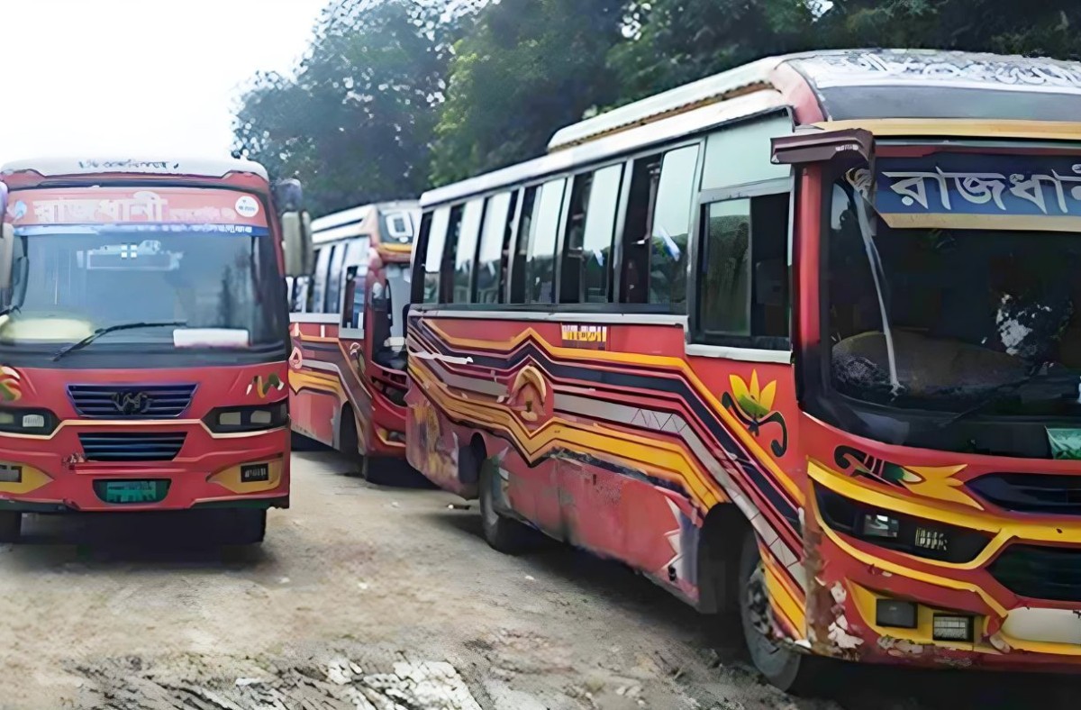জাবি ছাত্রীকে বাস থেকে ধাক্কা দিয়ে ফেলে দেওয়ার অভিযোগে ২৮ বাস আটক
