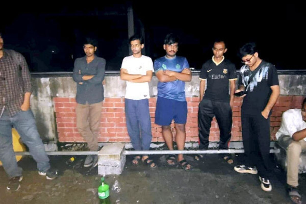 জাবিতে মাদক সেবন, ১৫ শিক্ষার্থীসহ ধরা ছাত্রদল নেতা