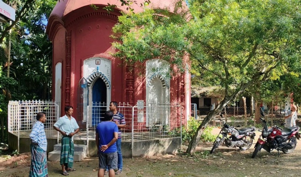 ঝিনাইদহে সিদ্ধেশ্বরী মন্দিরে তালা ভেঙে চুরি 3 ঝিনাইদহে সিদ্ধেশ্বরী মন্দিরে তালা ভেঙে চুরি 1758721261 ঝিনাইদহে সিদ্ধেশ্বরী মন্দিরে তালা ভেঙে চুরি