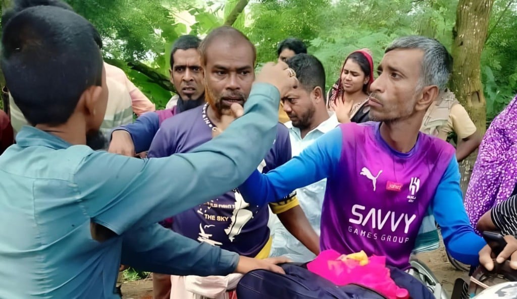 ট্রাক মোটরসাইকেল মুখোমুখি সংঘর্ষে প্রাণ গেলো মা মেয়ের আহত বাবা 1756801594 ট্রাক-মোটরসাইকেল মুখোমুখি সংঘর্ষে প্রাণ গেলো মা-মেয়ের, আহত বাবা