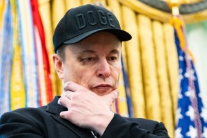 ট্রাম্পের সিদ্ধান্তে ভিসার ফি ১ লাখ ডলার, প্রযুক্তি খাতে ক্ষোভ