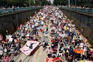 ট্রাম্পের সেনা মোতায়েনের প্রতিবাদে বিক্ষোভে উত্তাল যুক্তরাষ্ট্র