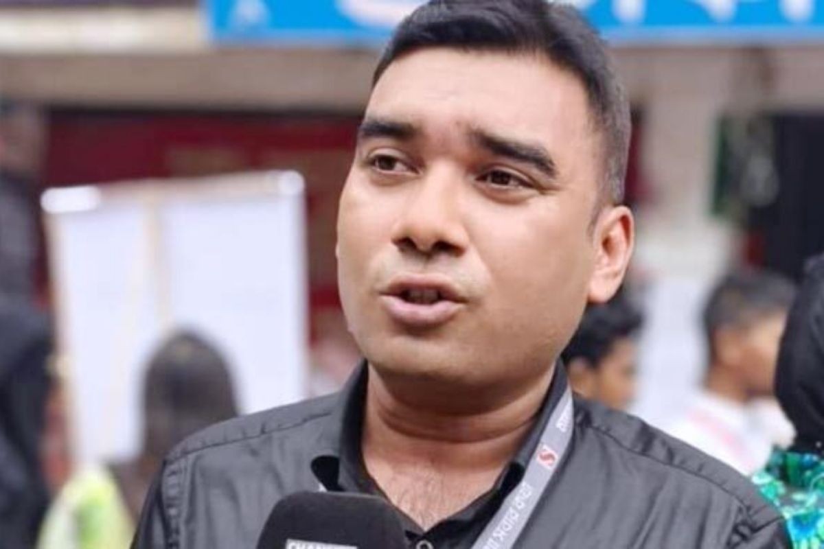 ডাকসুতে দায়িত্ব পালনকালে সাংবাদিকের মৃত্যু