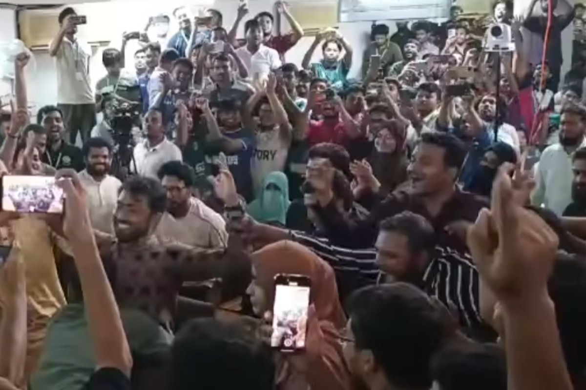ডাকসুর পর জাকসুতেও ‘হিজাব, হিজাব’ স্লোগান