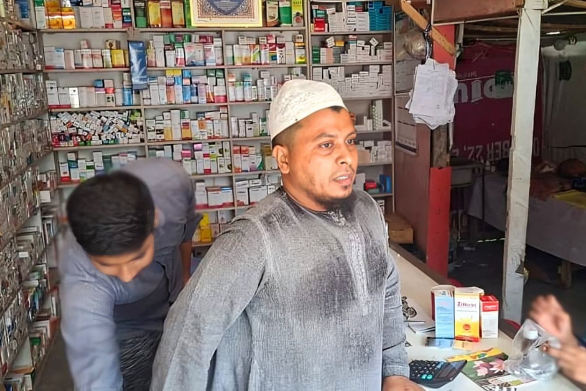 ডাক্তার না হয়েও রোগী দেখেন, অস্ত্রোপচারও করেন! পরিণতি যা ঘটলো