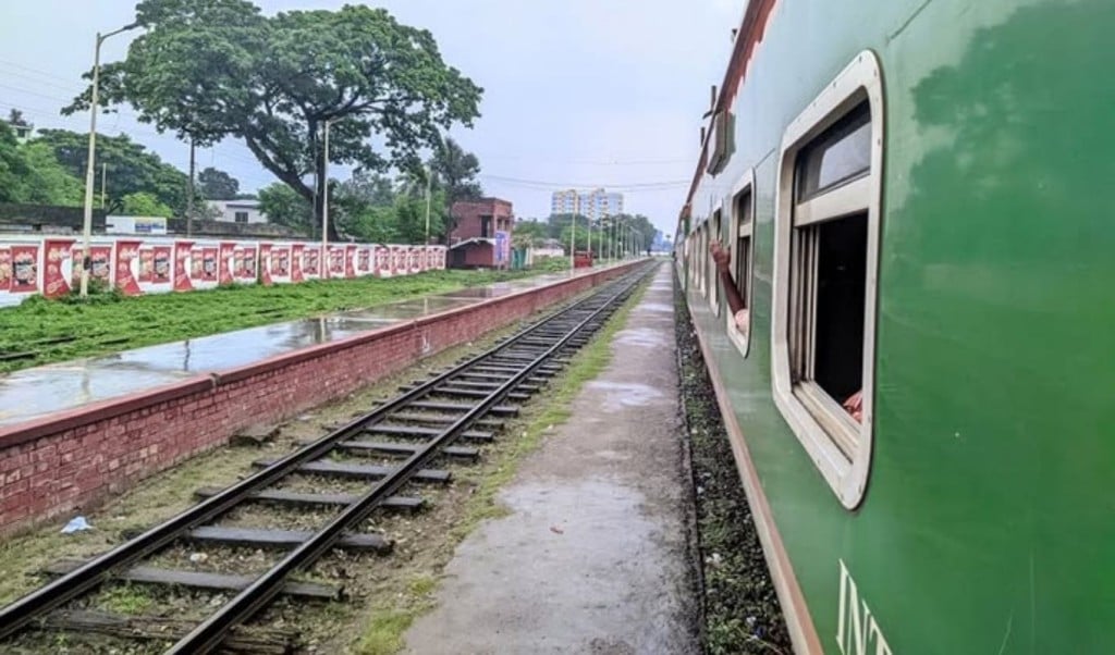 ঢাকাগামী বুড়িমারি এক্সপ্রেস বিমানবন্দরের কাছে লাইনচ্যুত 1756797932 ঢাকাগামী বুড়িমারি এক্সপ্রেস বিমানবন্দরের কাছে লাইনচ্যুত, ট্রেন চলাচল আপাতত বন্ধ