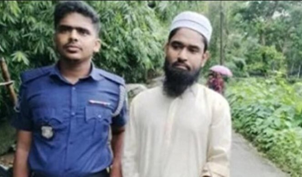 তিন বছর আগের শিশুকে যৌন নিপীড়নের ভিডিও ভাইরাল, মাওলানা আটক 4 তিন বছর আগের শিশুকে যৌন নিপীড়নের ভিডিও ভাইরাল মাওলানা আটক 1758188672 তিন বছর আগের শিশুকে যৌন নিপীড়নের ভিডিও ভাইরাল, মাওলানা আটক
