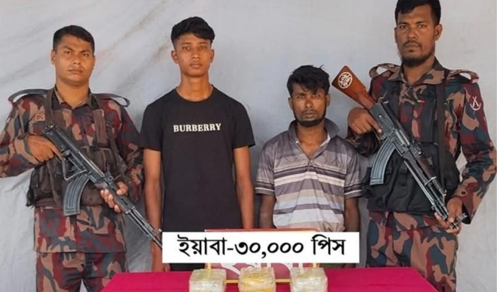 তুমব্রু সীমান্তে ৩০ হাজার ইয়াবাসহ আটক ২ 3 তুমব্রু সীমান্তে ৩০ হাজার ইয়াবাসহ আটক ২ 1758192753 তুমব্রু সীমান্তে ৩০ হাজার ইয়াবাসহ আটক ২