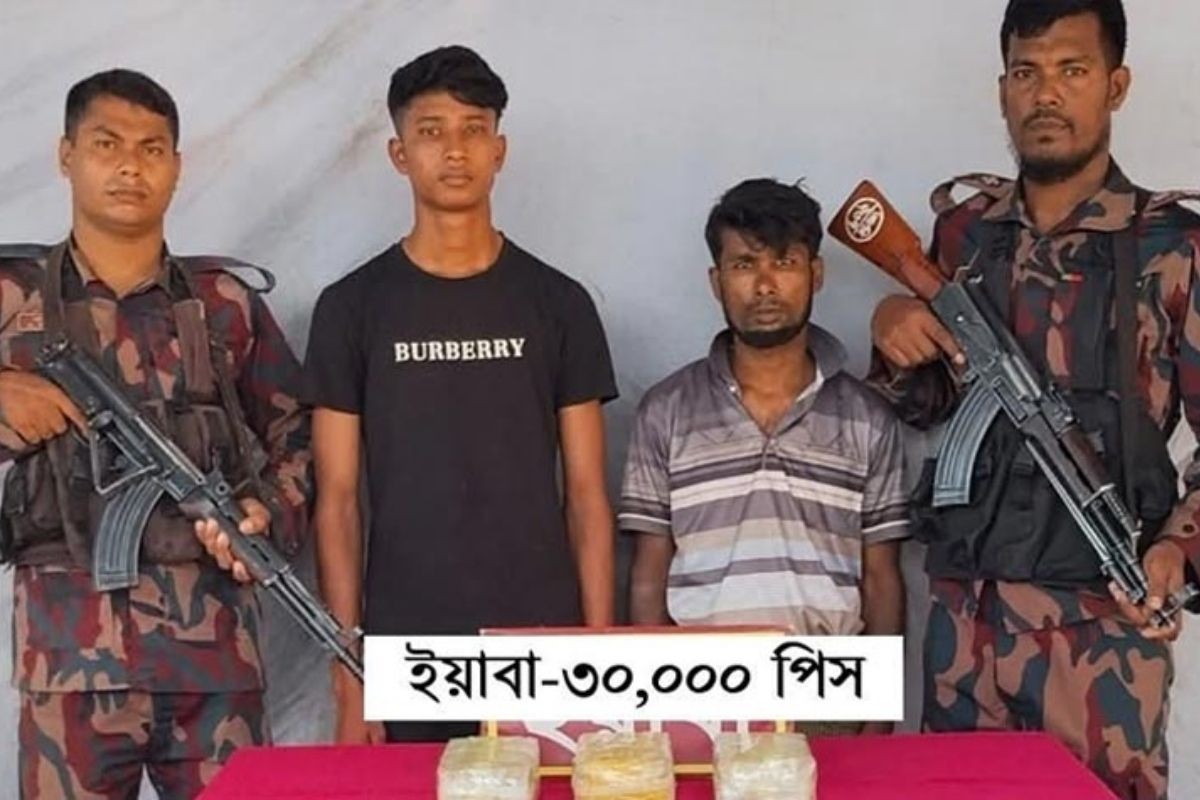 তুমব্রু সীমান্তে ৩০ হাজার ইয়াবাসহ আটক ২