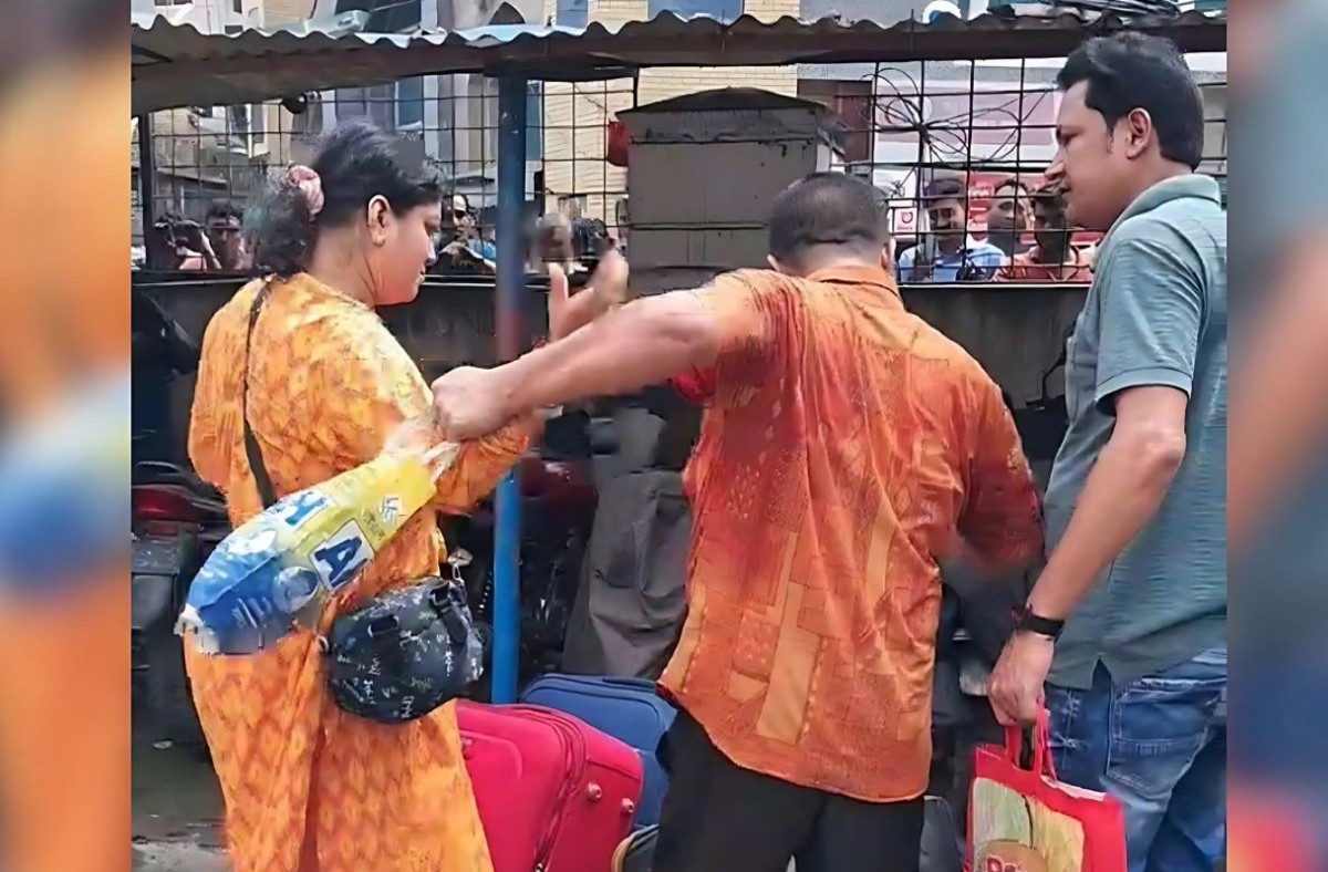 থানার সামনে এক নারীকে স্ত্রী দাবি করে দুই পুরুষের হাতাহাতি, কী বলছেন নারী?