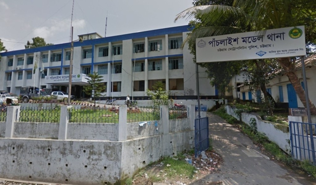 থানার সামনেই নারীর স্বর্ণালংকার ও মোবাইল ছিনতাই 3 থানার সামনেই নারীর স্বর্ণালংকার ও মোবাইল ছিনতাই 1758552961 থানার সামনেই নারীর স্বর্ণালংকার ও মোবাইল ছিনতাই