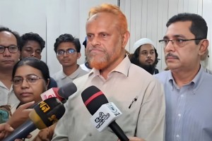 দুই দাবি মেনে নিলো বাকৃবি প্রশাসন, আন্দোলন স্থগিত