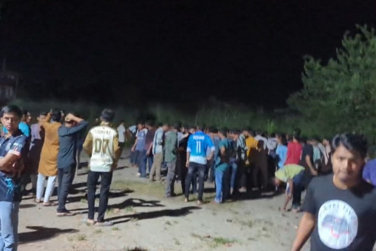 দুই পক্ষের সংঘর্ষে বরিশাল বিশ্ববিদ্যালয় রণক্ষেত্র