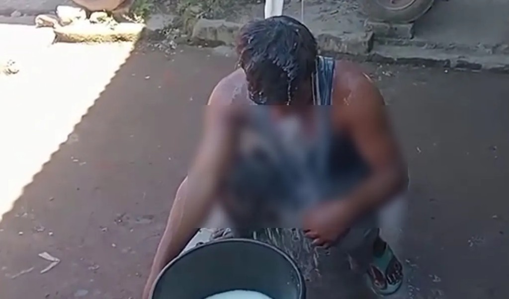 দুধ দিয়ে গোসল করে অনলাইন জুয়া ছাড়লেন যুবক 3 দুধ দিয়ে গোসল করে অনলাইন জুয়া ছাড়লেন যুবক 1756726347 দুধ দিয়ে গোসল করে অনলাইন জুয়া ছাড়লেন যুবক