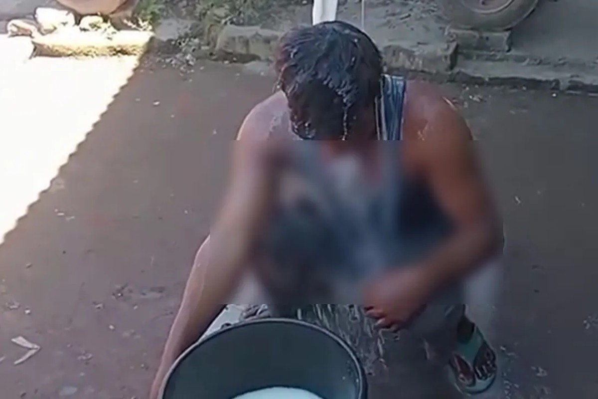 দুধ দিয়ে গোসল করে অনলাইন জুয়া ছাড়লেন যুবক