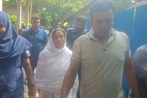 দ্বিতীয় বিয়ে করায় বাগ্‌বিতণ্ডার পর স্বামীকে কুপিয়ে হত্যা, স্ত্রী আটক