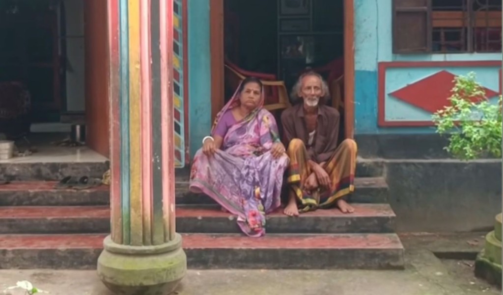 দ্বিতীয় বিয়ে করার অপরাধে ৩৬ বছর একঘরে দম্পতি 3 দ্বিতীয় বিয়ে করার অপরাধে ৩৬ বছর একঘরে দম্পতি 1758030883 দ্বিতীয় বিয়ে করার অপরাধে ৩৬ বছর একঘরে দম্পতি