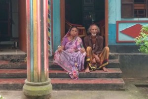 দ্বিতীয় বিয়ে করার অপরাধে ৩৬ বছর একঘরে দম্পতি