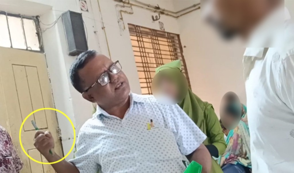 ধর্ষণের শিকার শিশুর অভিভাবককে চিকিৎসকের গালিগালাজ 4 ধর্ষণের শিকার শিশুর অভিভাবককে চিকিৎসকের গালিগালাজ 1758294023 ধর্ষণের শিকার শিশুর অভিভাবককে চিকিৎসকের গালিগালাজ