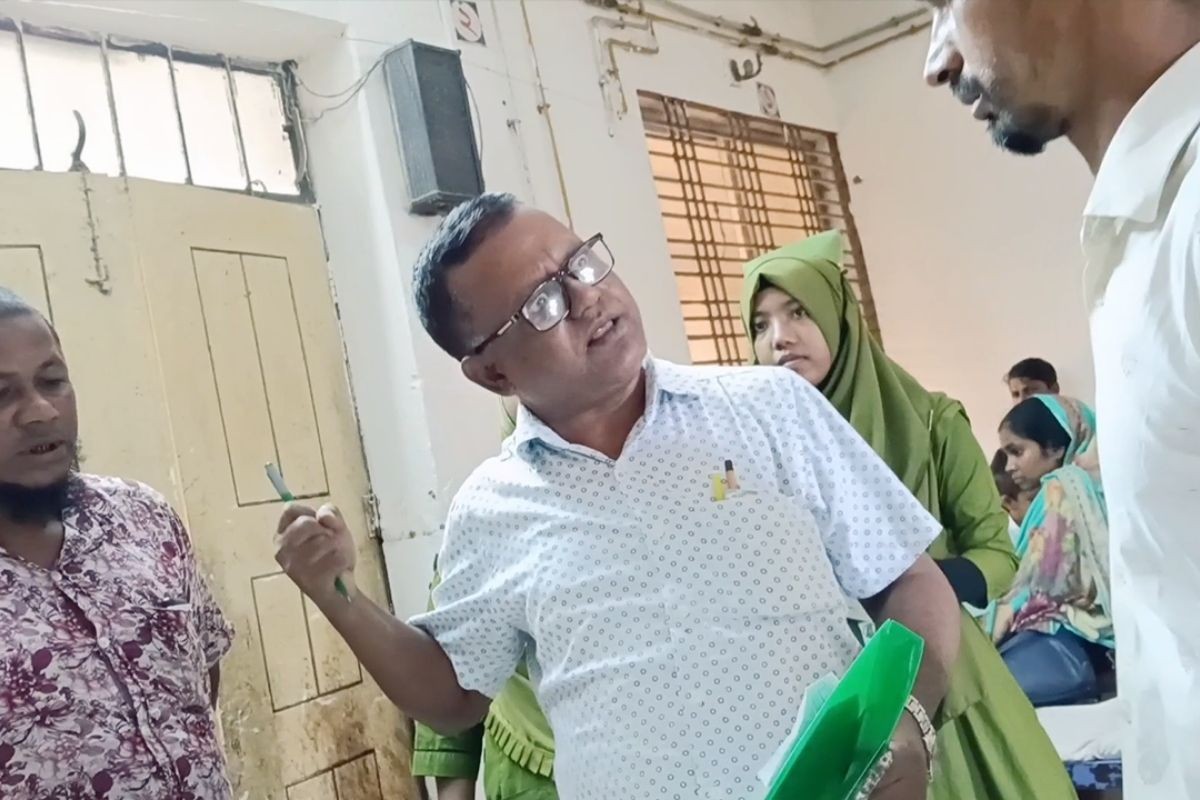 ধর্ষণের শিকার শিশুর স্বজনের সঙ্গে কুরুচিপূর্ণ আচরণ, সেই চিকিৎসক বরখাস্ত