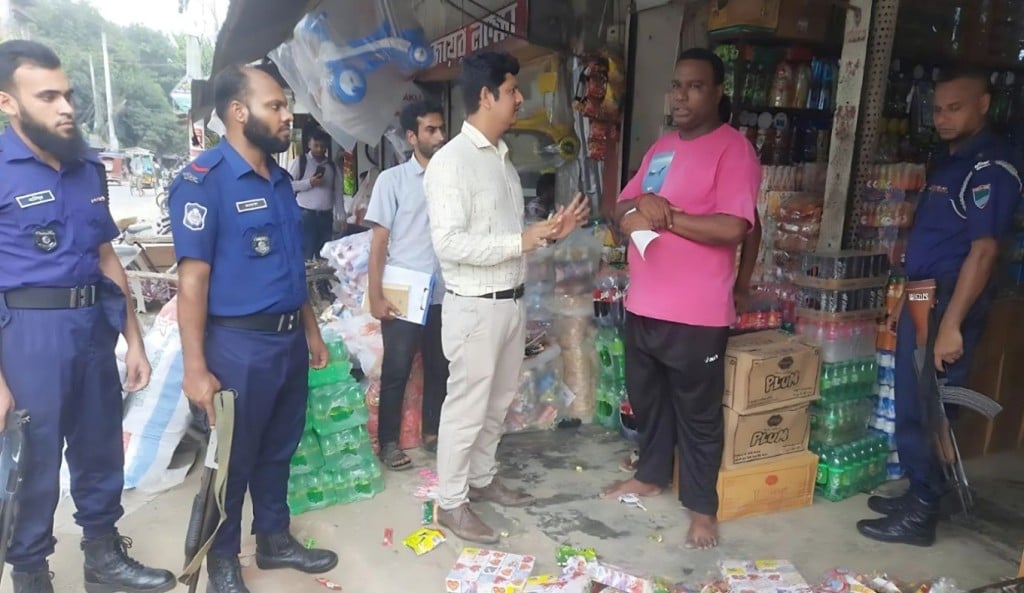 নকল ভেজাল শিশুখাদ্য বিক্রির দায়ে ব্যবসায়ীকে ৫০ হাজার টাকা জরিমানা 1757480030 নকল-ভেজাল শিশুখাদ্য বিক্রির দায়ে ব্যবসায়ীকে ৫০ হাজার টাকা জরিমানা