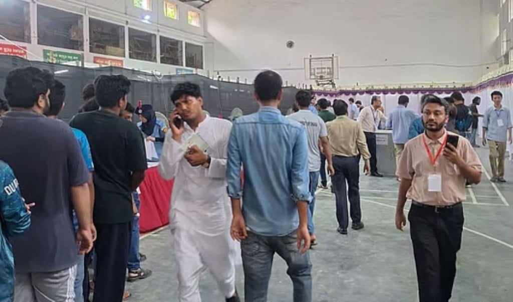 নিয়ম ভেঙে ভোট কেন্দ্রে ছাত্রদল প্যানেলের ভিপি প্রার্থী আবিদুল 1757392106 নিয়ম ভেঙে ভোট কেন্দ্রে ছাত্রদল প্যানেলের ভিপি প্রার্থী আবিদুল