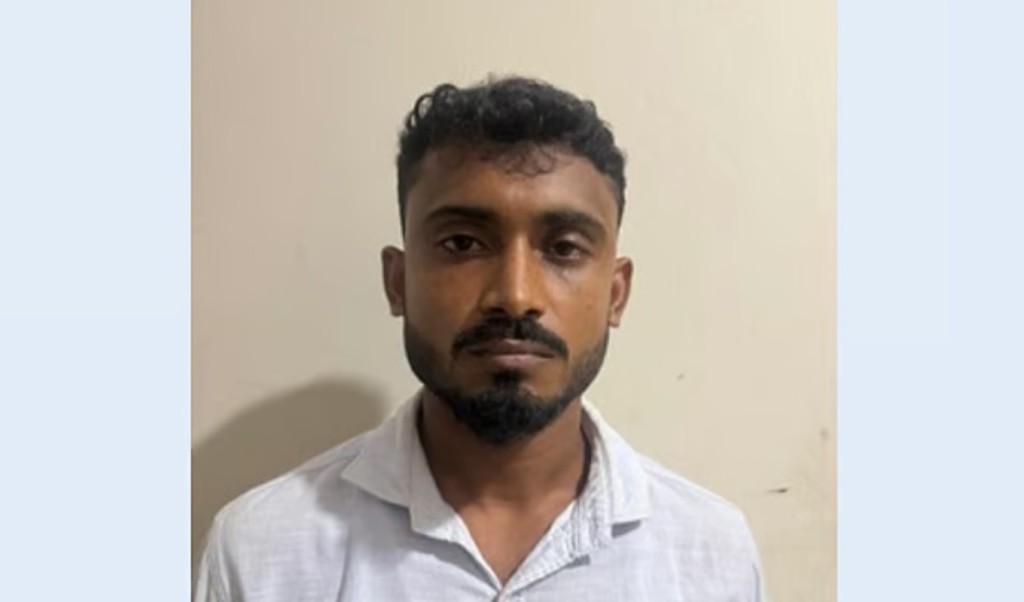 নুরাল পাগলার দরবার থেকে লুট হওয়া গরুসহ যুবক গ্রেপ্তার 3 নুরাল পাগলার দরবার থেকে লুট হওয়া গরুসহ যুবক গ্রেপ্তার 1758547004 নুরাল পাগলার দরবার থেকে লুট হওয়া গরুসহ যুবক গ্রেপ্তার