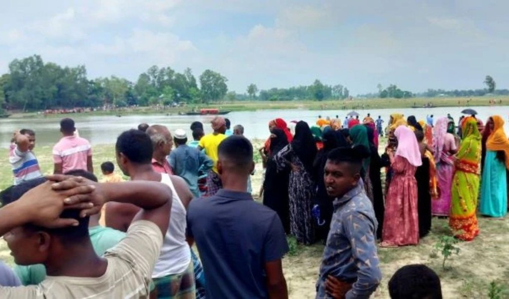 নৌকাবাইচ দেখে ফেরার পথে যাত্রীবাহী নৌকা ডুবে মা-মেয়ের মৃত্যু 4 নৌকাবাইচ দেখে ফেরার পথে যাত্রীবাহী নৌকা ডুবে মা মেয়ের মৃত্যু 1757251641 নৌকাবাইচ দেখে ফেরার পথে যাত্রীবাহী নৌকা ডুবে মা-মেয়ের মৃত্যু