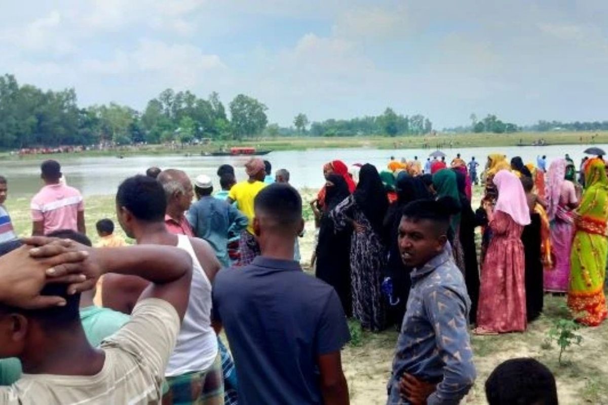 নৌকাবাইচ দেখে ফেরার পথে যাত্রীবাহী নৌকা ডুবে মা-মেয়ের মৃত্যু