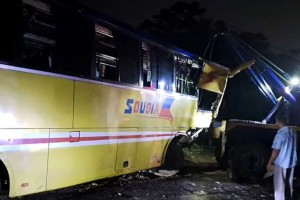 পটিয়ায় দুই বাসের মুখোমুখি সংঘর্ষে চালকের মৃত্যু, আহত ২৫