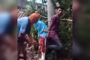 পরকীয়ার অভিযোগে বিদ্যুতের খুঁটিতে বেঁধে নির্যাতন, আটক ২