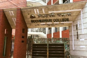 অবসরপ্রাপ্ত, প্রবাসে এবং মাতৃত্বকালীন ছুটিতে থাকাদেরও পরিদর্শক ‘ভাতা তুলেছেন’ অন্য শিক্ষকেরা