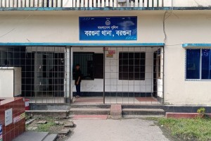 পল্লী বিদ্যুতকর্মীকে বেঁধে রাখেন নারী গ্রাহক, অতঃপর….