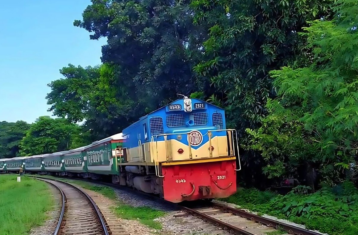 পাঁচ ঘণ্টা পর রাজধানীর সঙ্গে উত্তরবঙ্গের ট্রেন চলাচল স্বাভাবিক