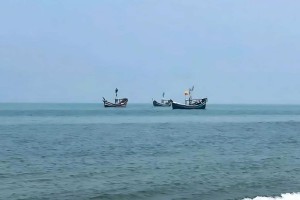 পাঁচ ফিশিং বোটসহ ৪০ জেলে ধরে নিয়ে গেলো আরাকান আর্মি