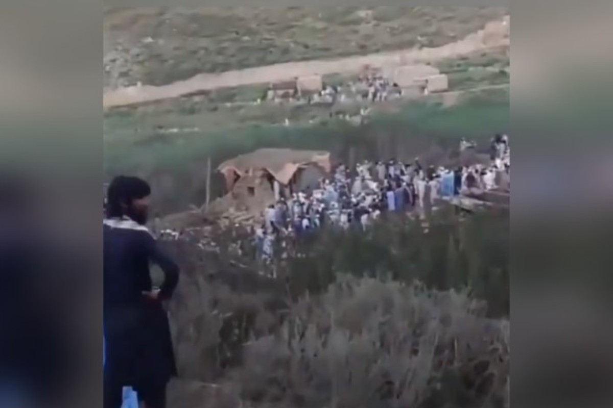 পাকিস্তান বিমানবাহিনীর বোমা হামলায় শিশুসহ নিহত অন্তত ৩০