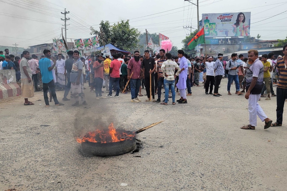পাবনায় আসন পুনর্বহালের দাবিতে মহাসড়ক অবরোধ