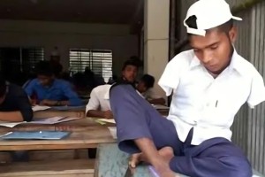 পায়ে লিখে এইচএসসি পাস, প্রতিবন্ধকতায় মিলছে না এনআইডি