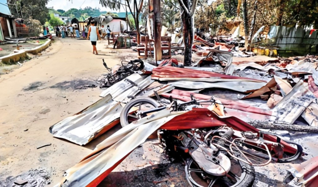 খাগড়াছড়ি পুরো এলাকায় ছড়িয়ে ছিটিয়ে আছে আগুনের ধ্বংসাবশেষ 4 পুরো এলাকায় ছড়িয়ে ছিটিয়ে আছে আগুনের ধ্বংসাবশেষ 1759210872 খাগড়াছড়ি পুরো এলাকায় ছড়িয়ে ছিটিয়ে আছে আগুনের ধ্বংসাবশেষ