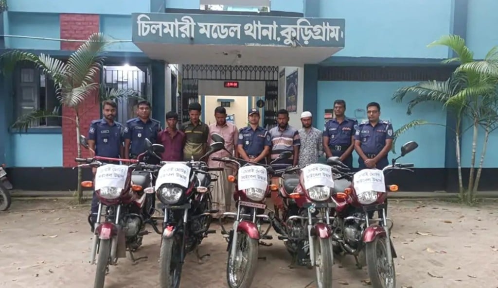 পুলিশের অভিযানে চোরাই ৫ মোটরসাইকেলসহ আটক ৫ 1759038320 পুলিশের অভিযানে চোরাই ৫ মোটরসাইকেলসহ আটক ৫