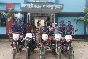 পুলিশের অভিযানে চোরাই ৫ মোটরসাইকেলসহ আটক ৫