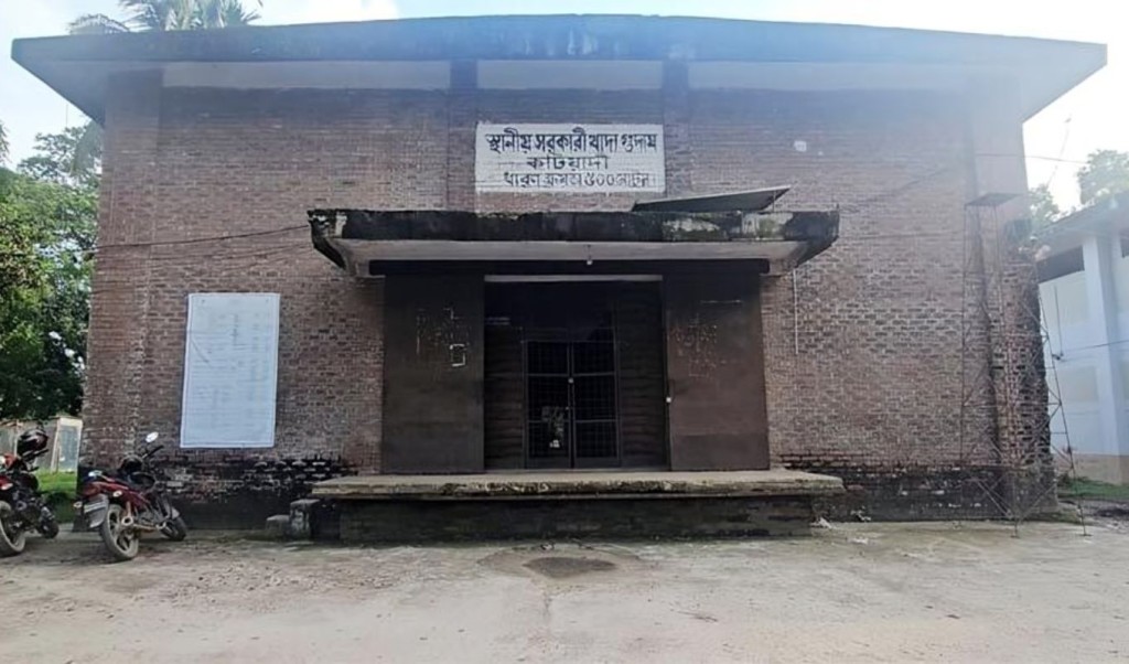 পূজামণ্ডপের বরাদ্দকৃত চাল নিয়ে চালবাজি 4 পূজামণ্ডপের বরাদ্দকৃত চাল নিয়ে চালবাজি 1759221404 পূজামণ্ডপের বরাদ্দকৃত চাল নিয়ে চালবাজি